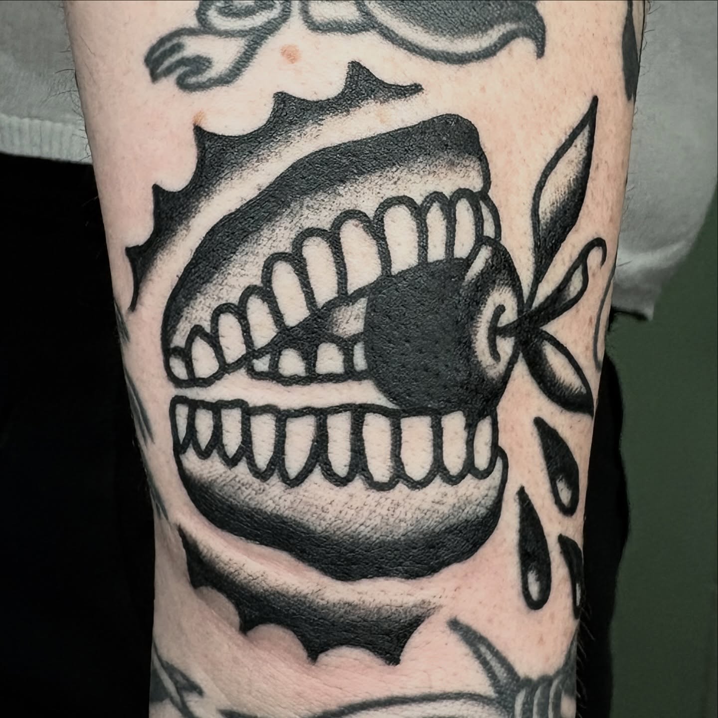 Grinning skull American traditional tattoo on the forearm by π³πππ πΆπππππ