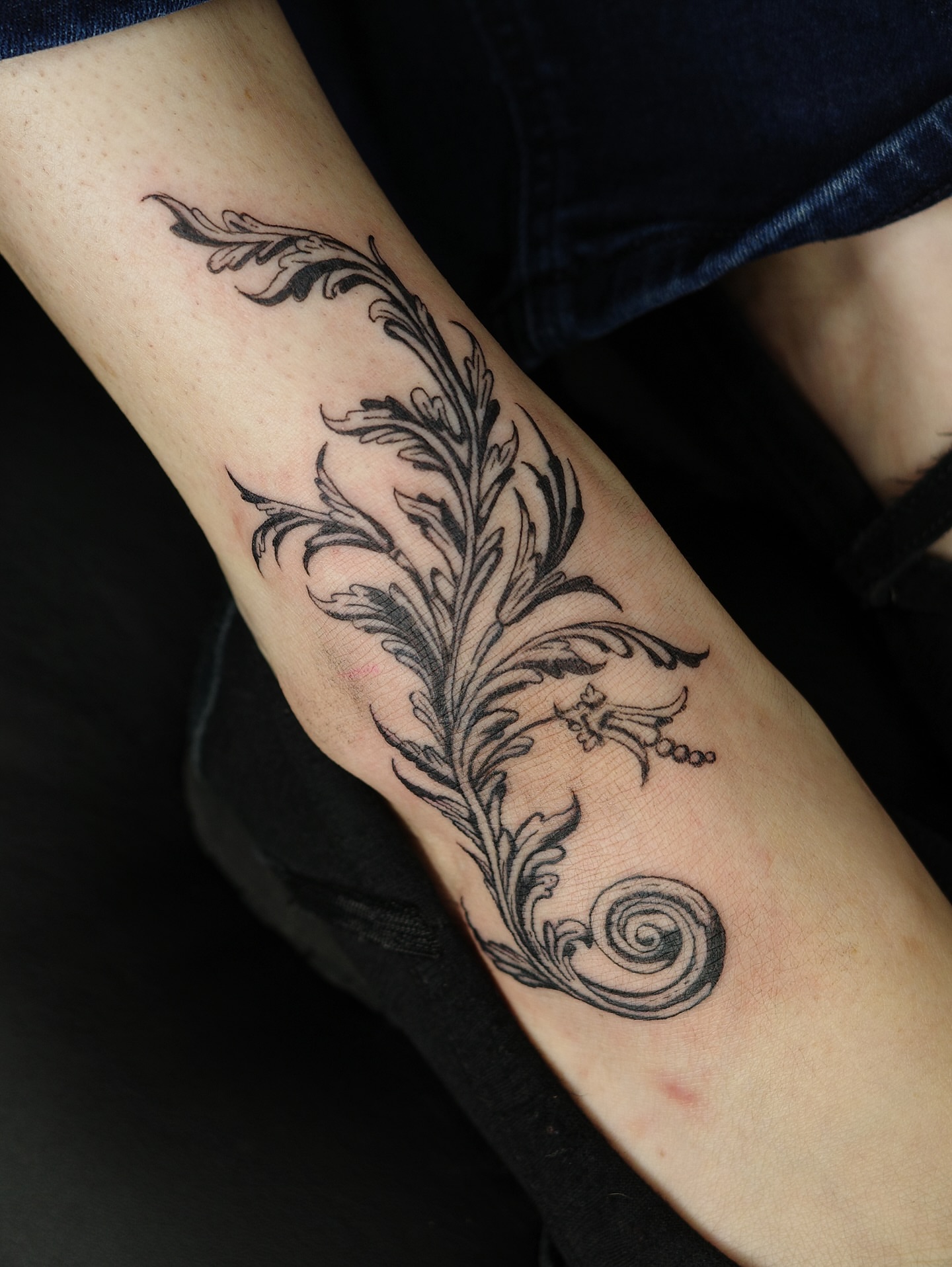 Floral vine ornamental tattoo on the forearm by Sophia Tattoo
