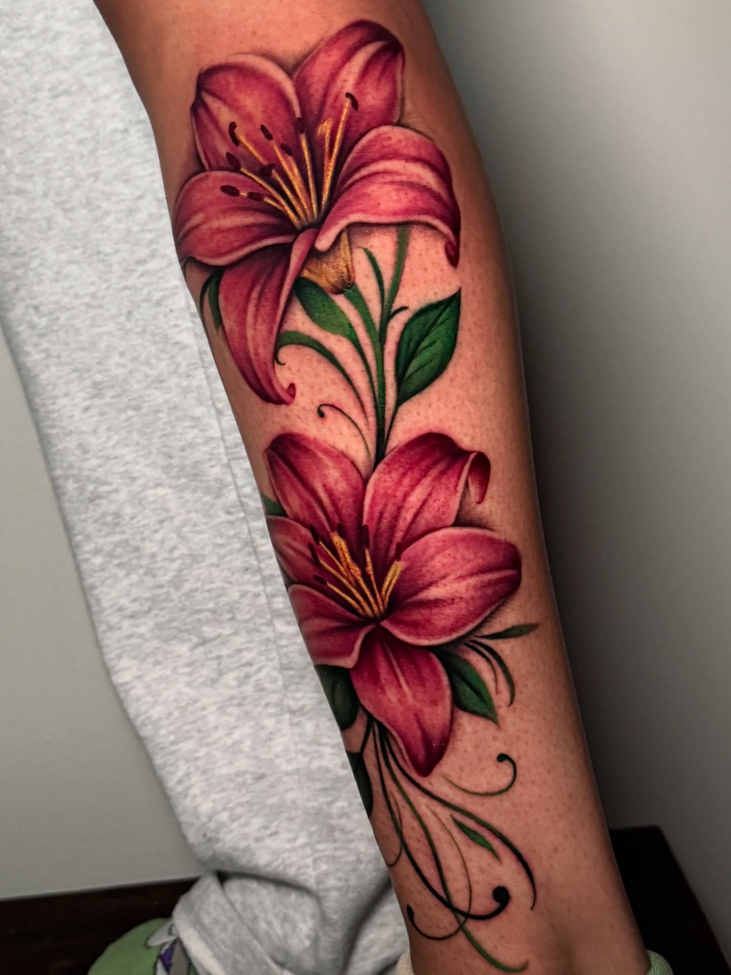 Lilies realism tattoo on the forearm by Kiki Tattoos😈