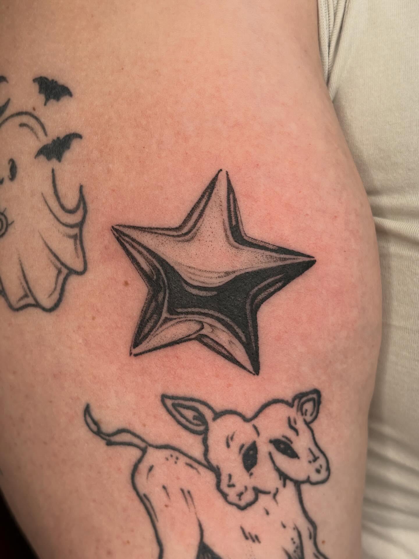 Tattoo by @maisontheprofessional — black_and_grey