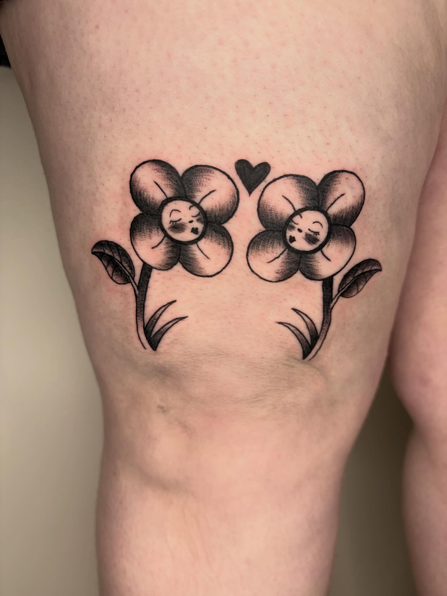 Flowers black and grey tattoo on the thigh by Fin :
