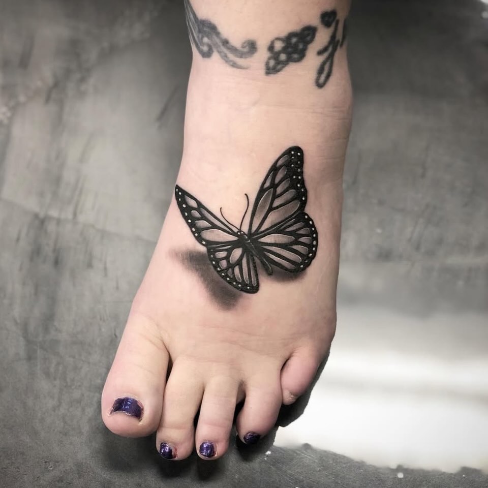 Tattoo by @jaycunliffe — black_and_grey
