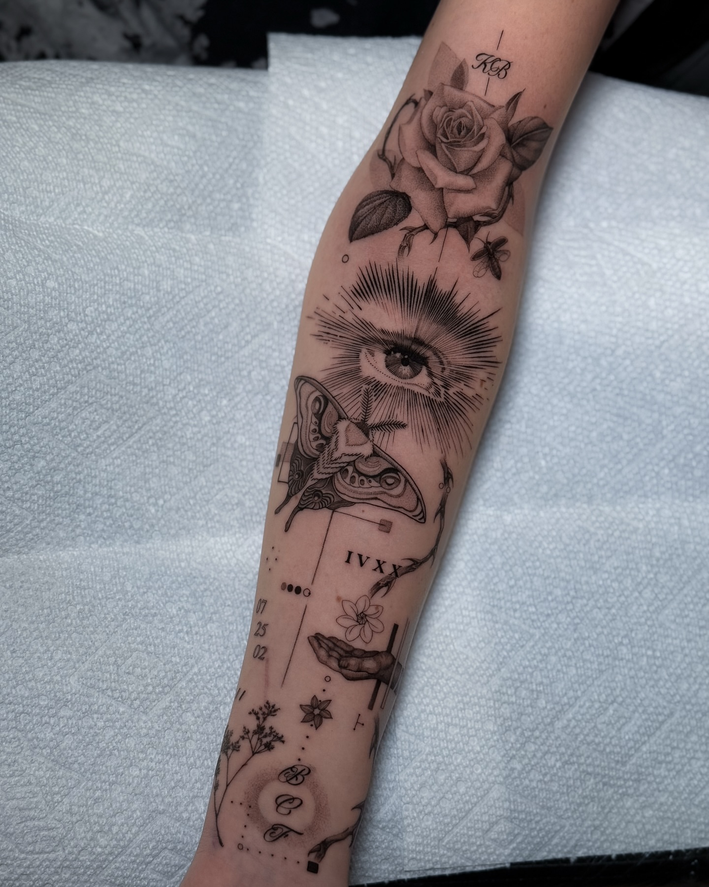 Eye and rose geometric tattoo on the forearm by ♡ 𝕍𝕚𝕔𝕥𝕠𝕣𝕚𝕒 ℍ𝕠𝕝𝕞𝕖𝕤 ♡, Avon, Ohio