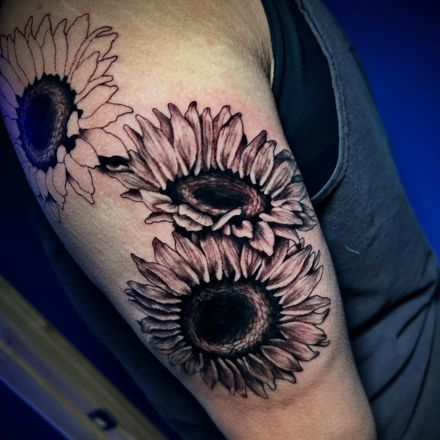 Tattoo by @dani_does_tatts โ black_and_grey