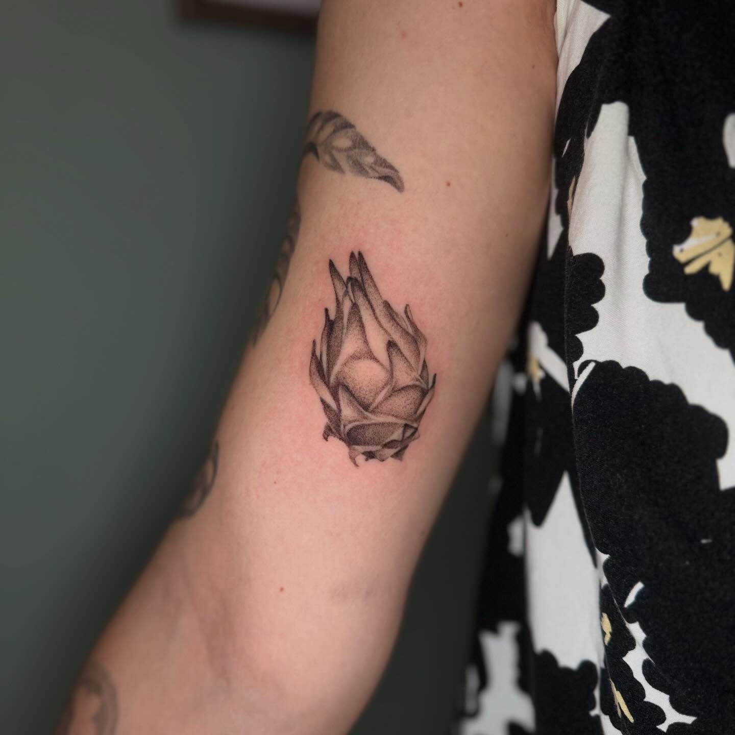 Flame dotwork tattoo on the forearm by Lo Boverod - La Passoire  - Tatoueuse -