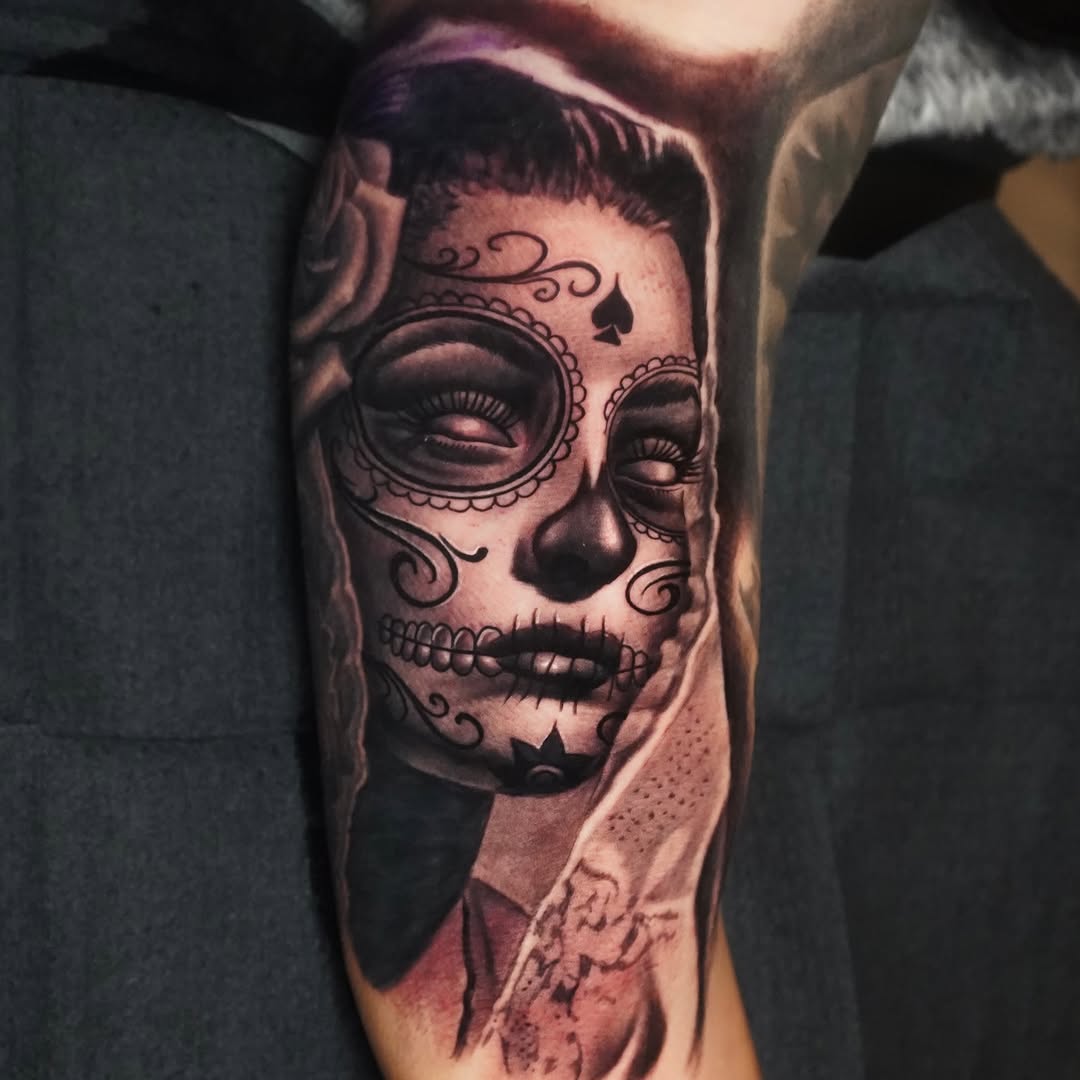 Sugar skull woman realism tattoo on the forearm by Eduardo Alonso Cruz ๐ฒ๐ฝ