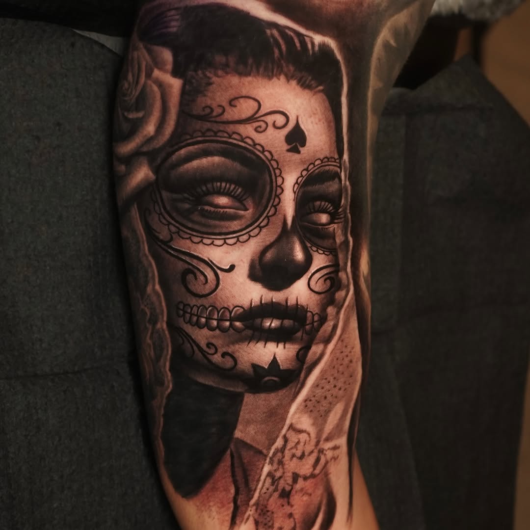 Sugar skull woman realism tattoo on the forearm by Eduardo Alonso Cruz ๐ฒ๐ฝ