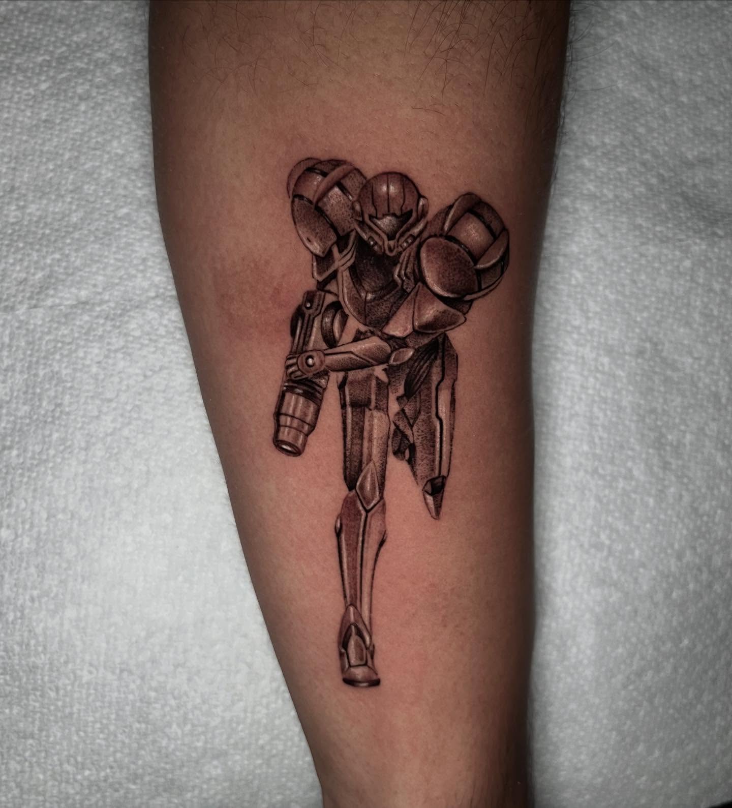 Metroid black and grey tattoo on the forearm by Single Needle ๐ชฉ