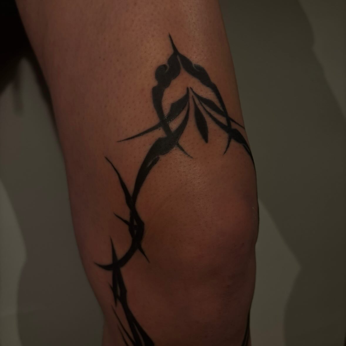 Barbed wire black and grey tattoo on the forearm by βΏ π’πͺπΆπͺπ·π½π±πͺ ππͺπ βΏ