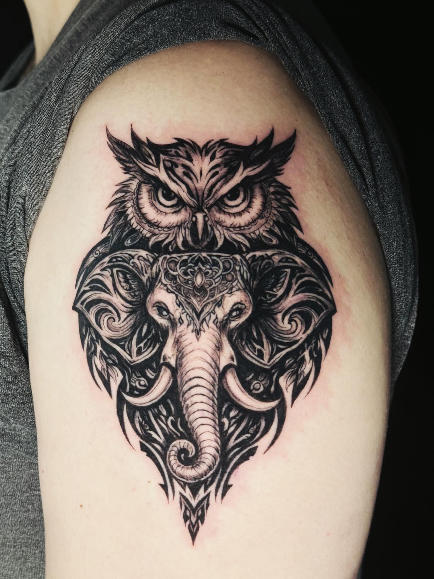 Tattoo by @nonoka_tattoo — black_and_grey, geometric