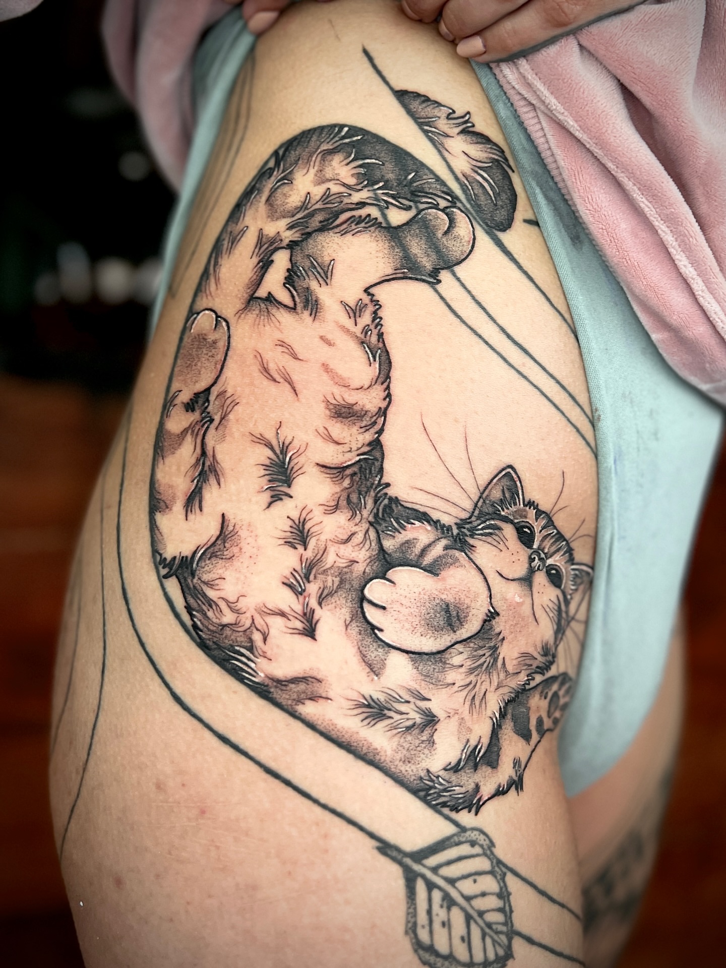 Cat realism tattoo on the thigh by ✨ Pata Pardee ✨ illustration tattoo