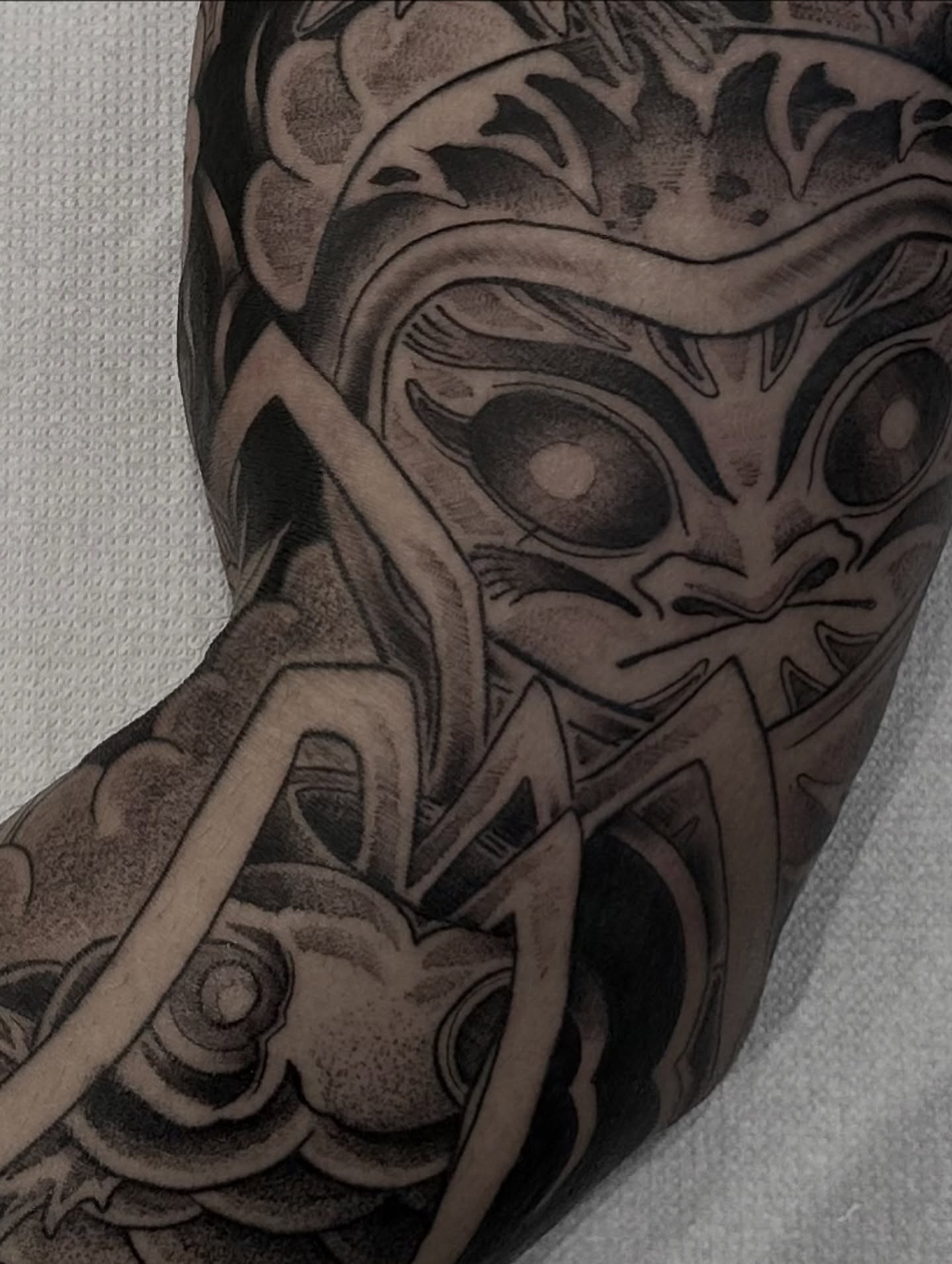 Tattoo by @tristvn_ttt — black_and_grey, geometric