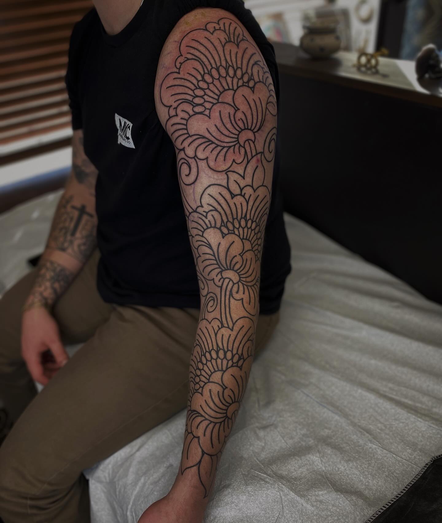 Tattoo by @veronicamussertattoo — black_and_grey