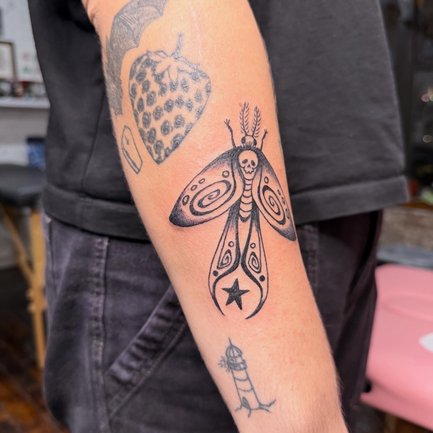Tattoo by @lilbull.tatts — black_and_grey
