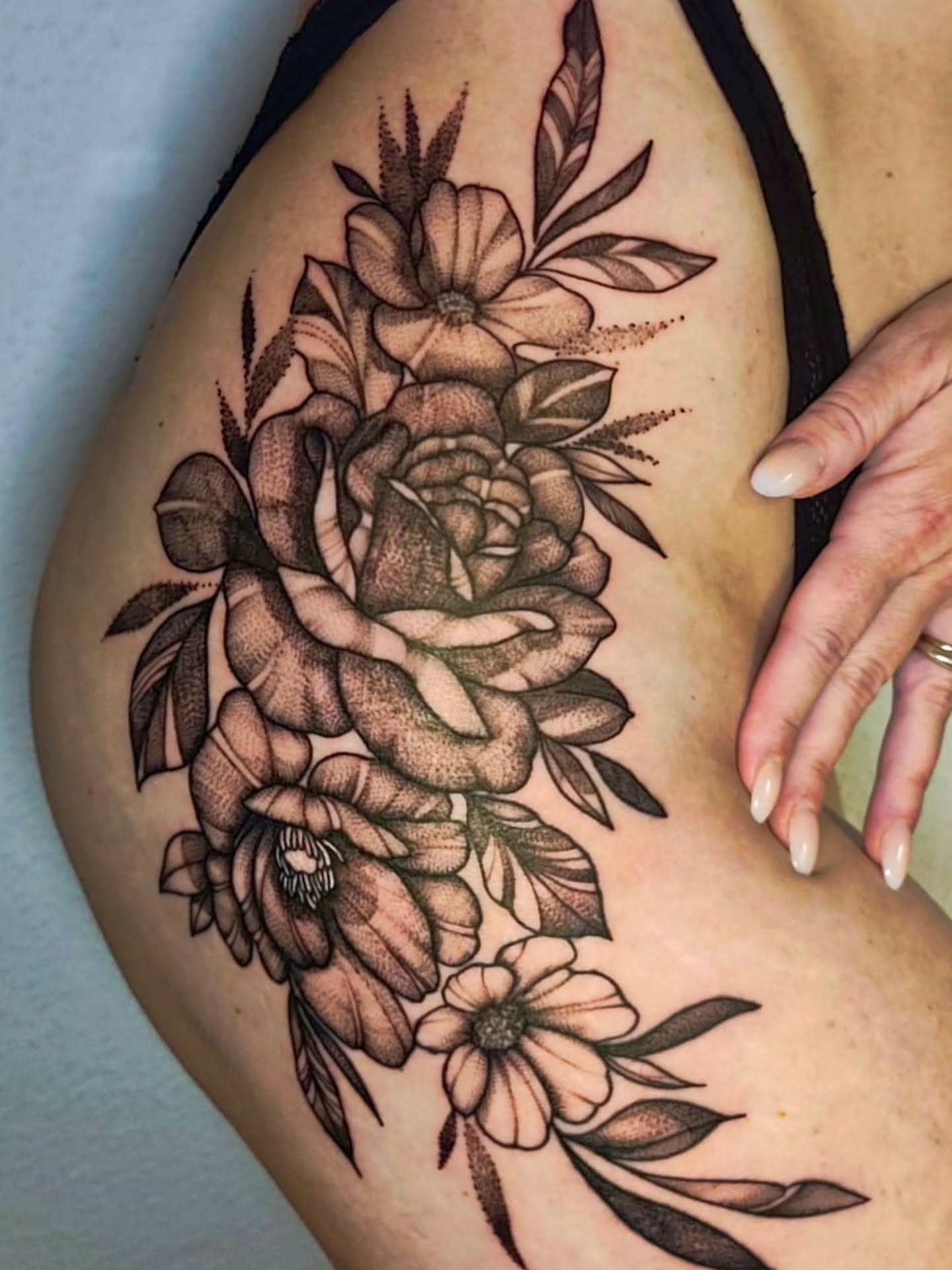 Tattoo by @martinatattoolanzarote β black_and_grey