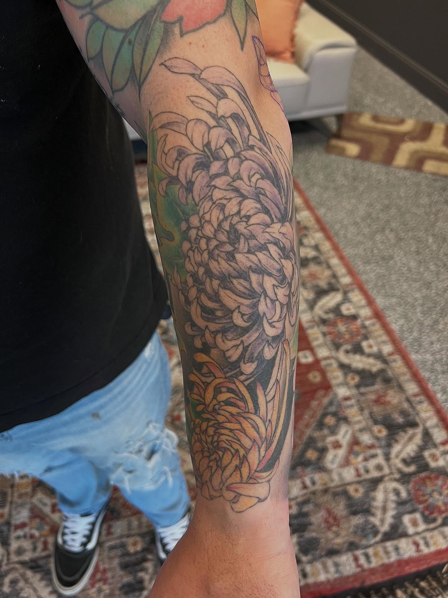 Chrysanthemum japanese irezumi tattoo on the forearm by Callie πͺ