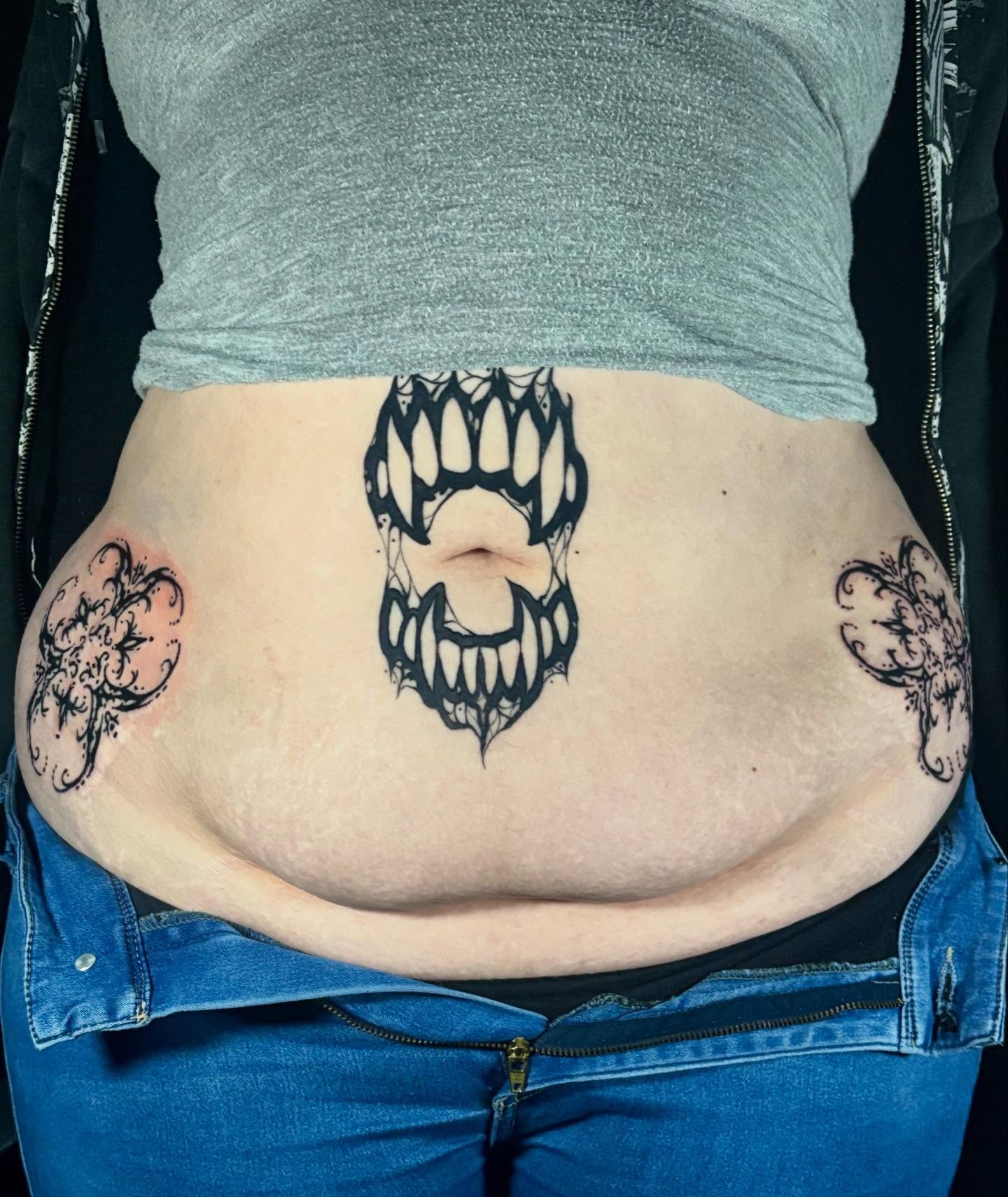 Tattoo by @ugghhhkylie β black_and_grey