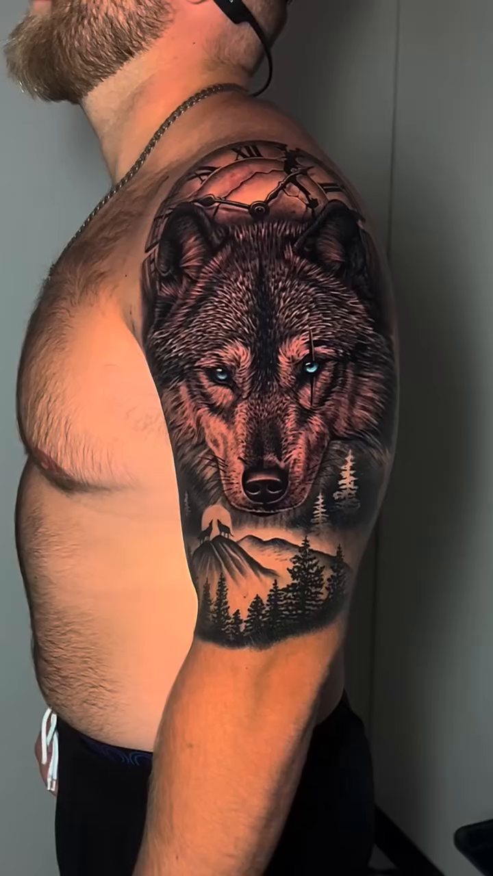 Wolf and landscape realism tattoo by Mariella Elizabeth Paul ππ€