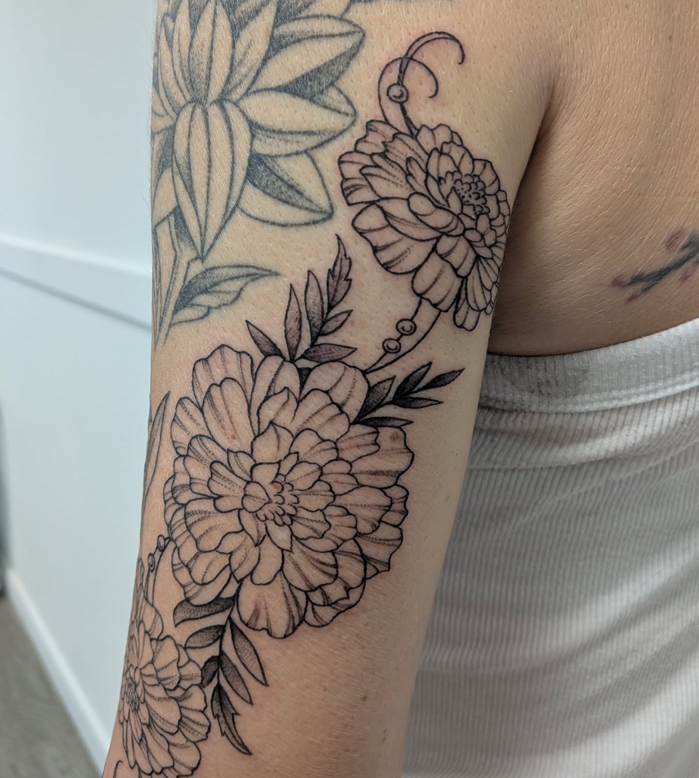 Tattoo by @fernewt — black_and_grey