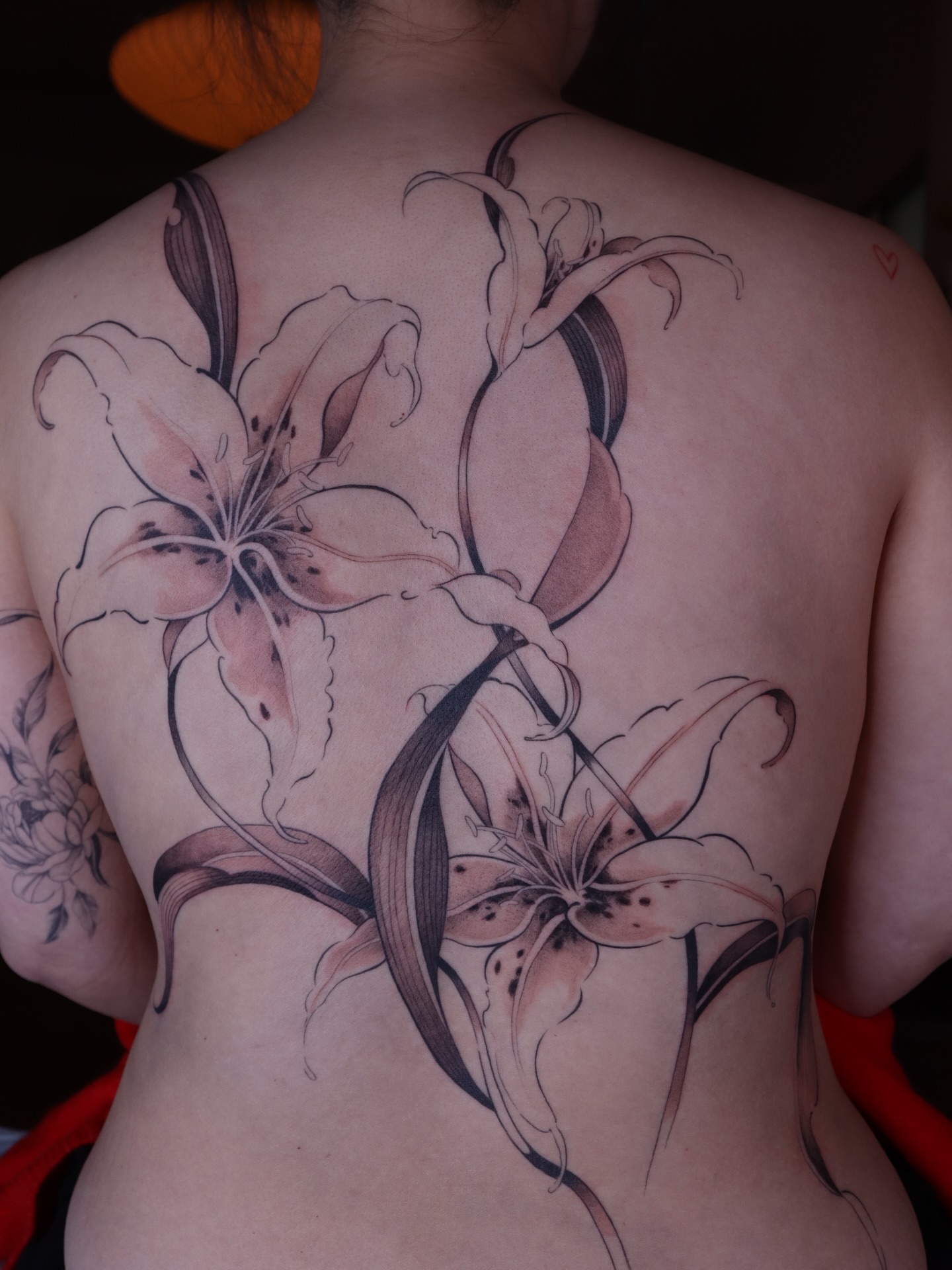 Lilies black and grey tattoo on the back by Savana Wang