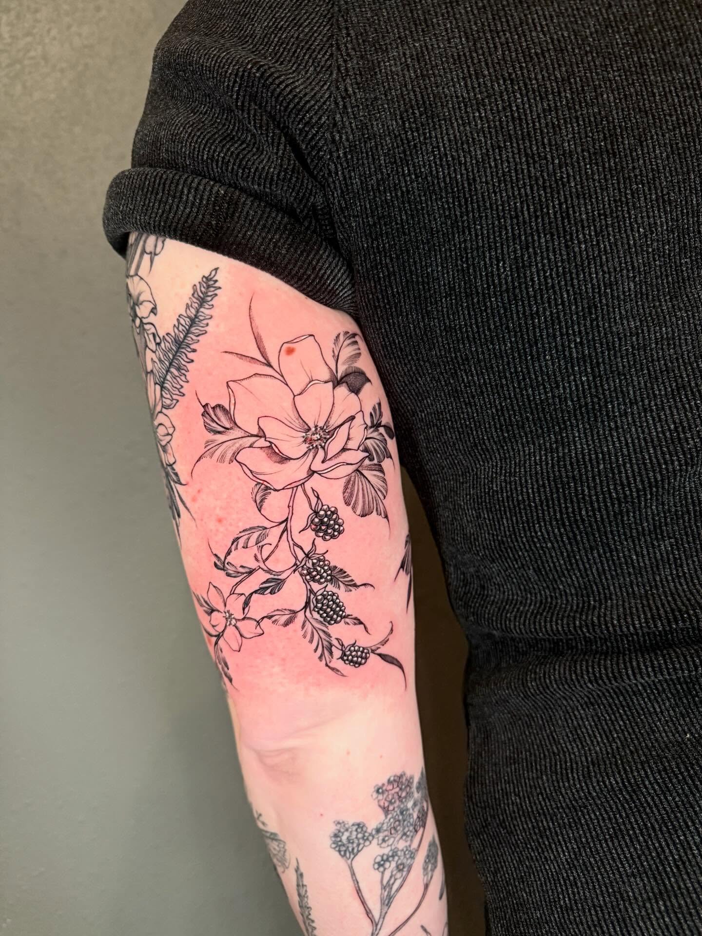 Tattoo by @amberstarrartistry — black_and_grey