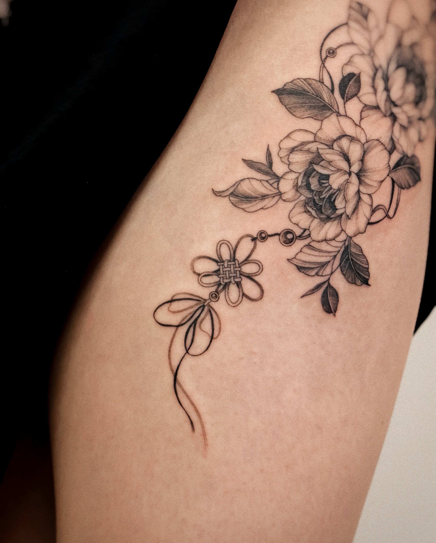 Tattoo by @yulight_tattoo — black_and_grey, geometric