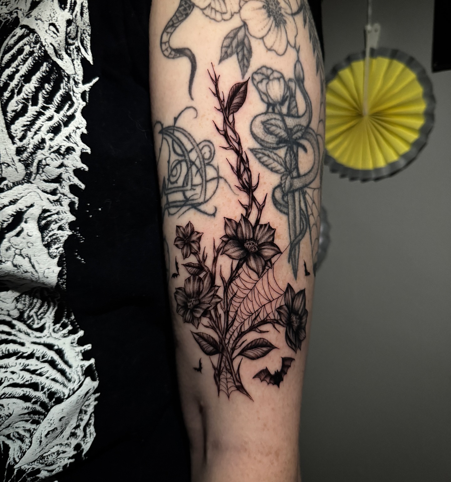 Botanical bouquet realism tattoo on the forearm by @mexcellent_tattoos