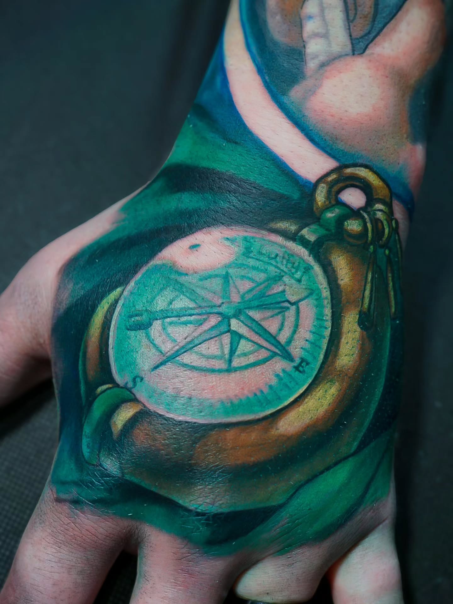 Compass realism tattoo on the hand by Bo