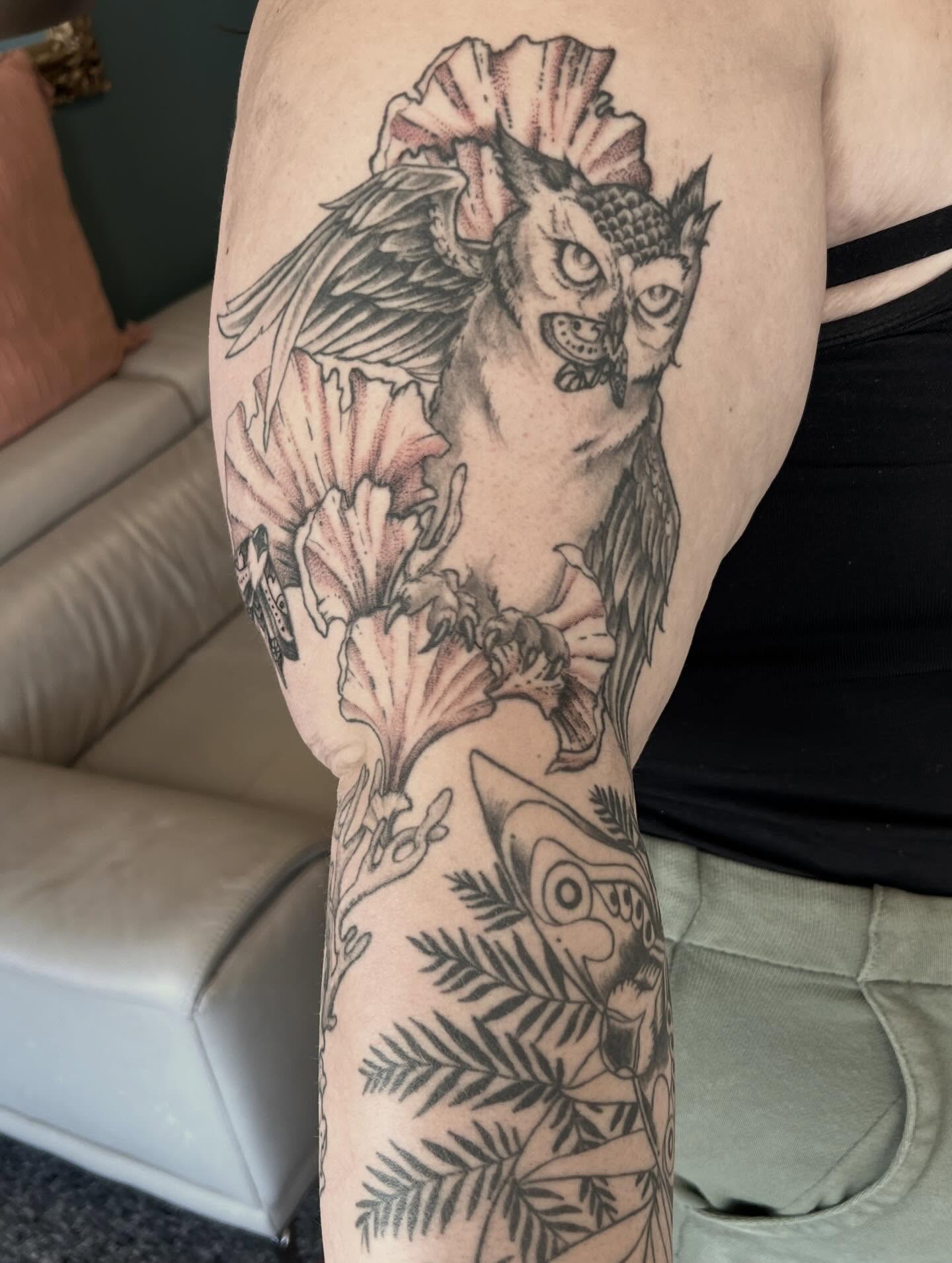 Owl and flowers American traditional tattoo on the forearm by Callie πͺ