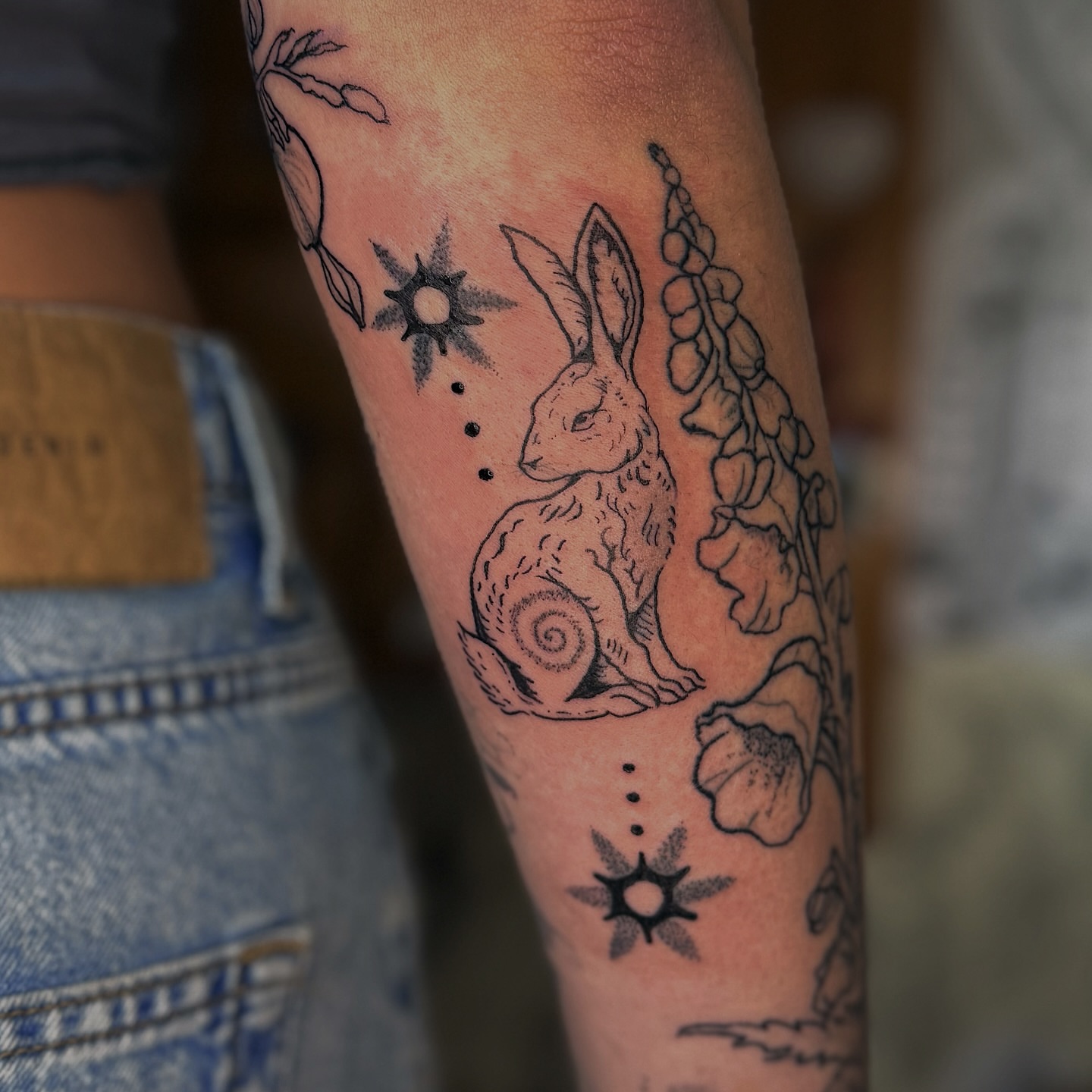 Tattoo by @patutattoo_by_e — dotwork, black_and_grey