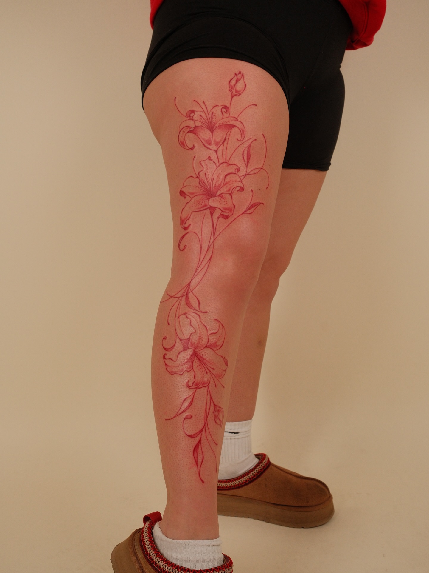 Lilies fine line tattoo on the thigh by ââŪ. Ý ðķðð―ððð âðĶđËâ seattle tattoo artist, Seattle, Washington