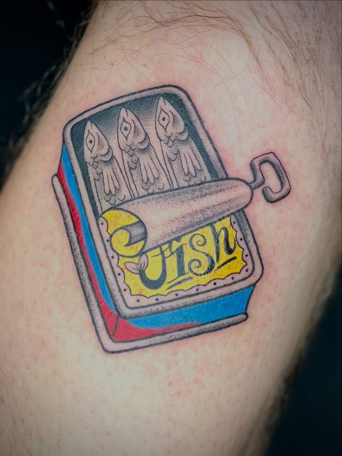 Tuna can American traditional tattoo on the upper arm by zoe? tattoo artist¿