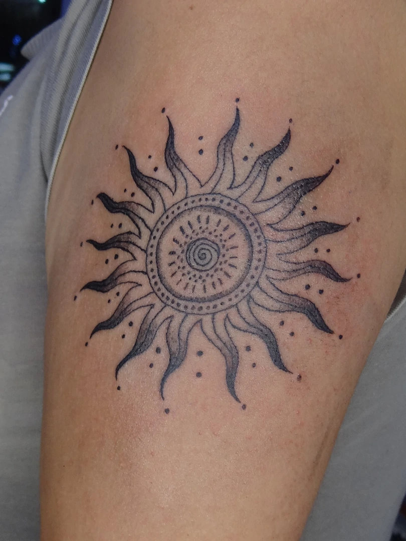 Tattoo by @yyiizzuuzz — dotwork, geometric