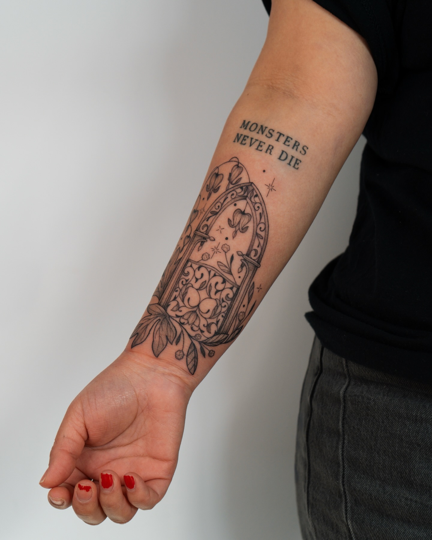 Tattoo by @mikaylasuetattoo — black_and_grey