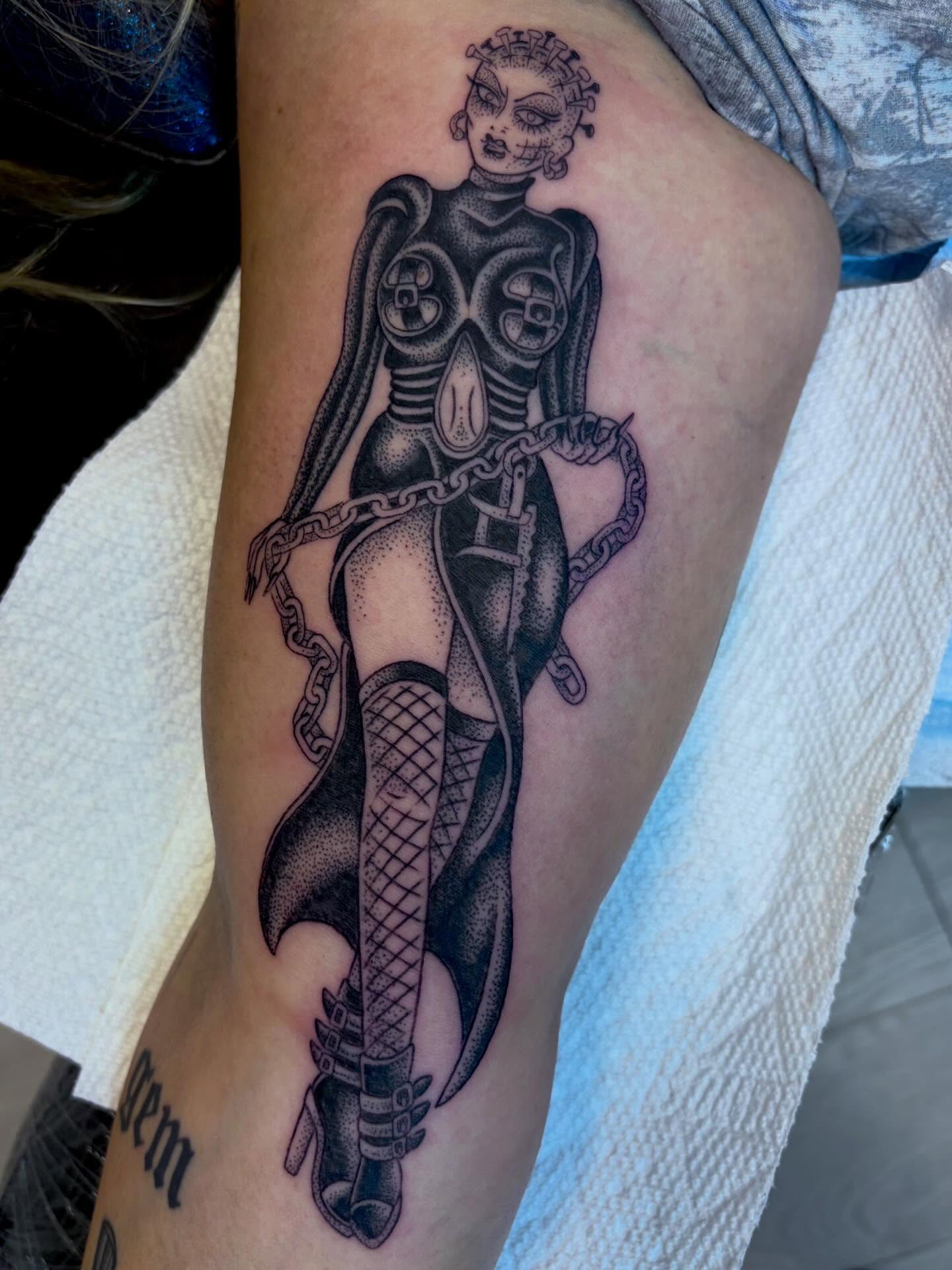 Cyborg woman dotwork tattoo on the thigh by ☠︎ ︎𝗘𝗩𝗔 ☠︎︎