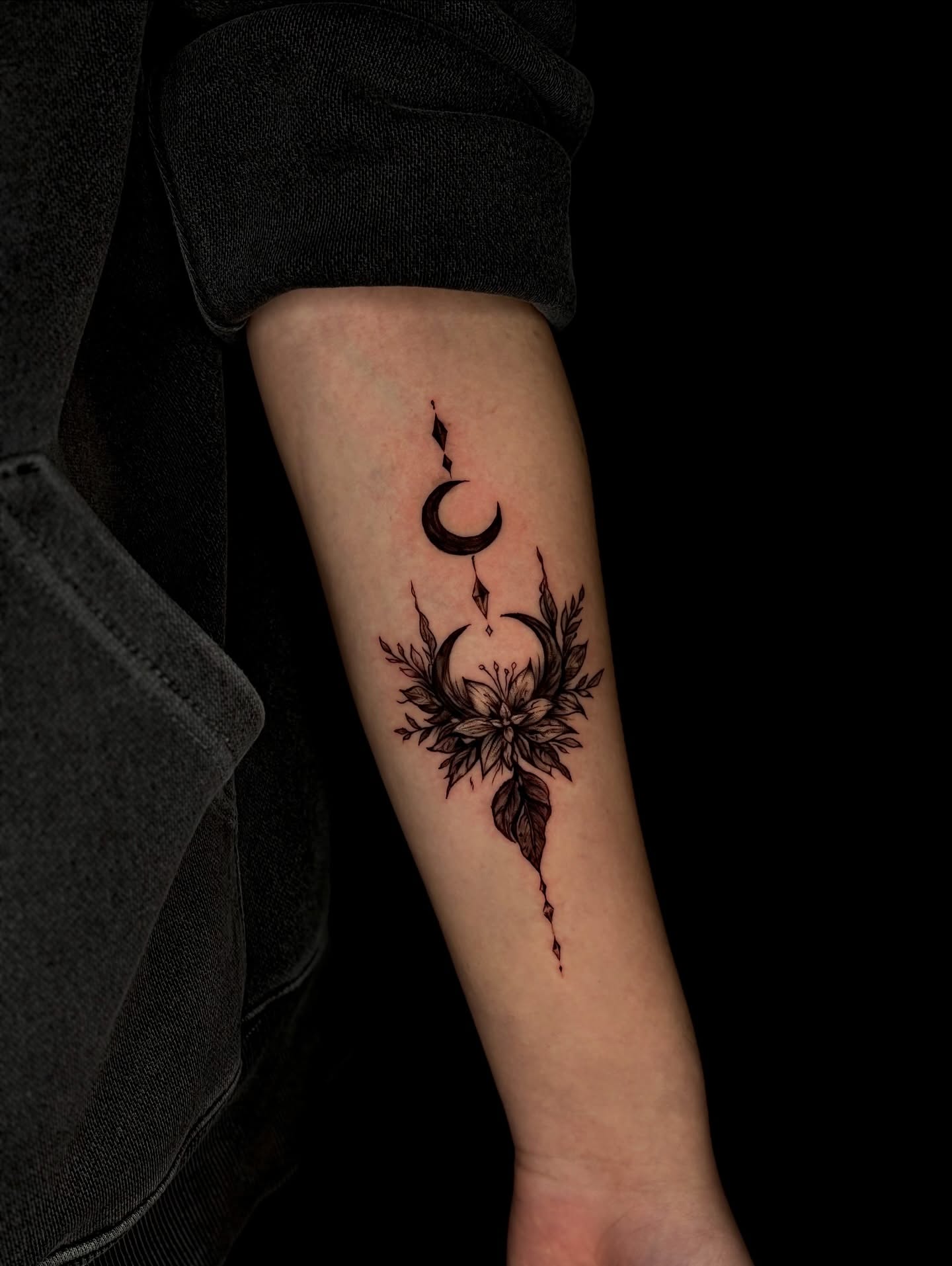 Tattoo by @id_tt_ — black_and_grey