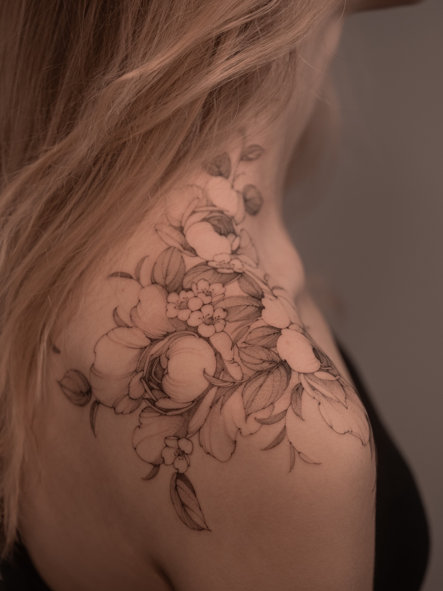 Floral bouquet black and grey tattoo on the shoulder by Mary Shekh