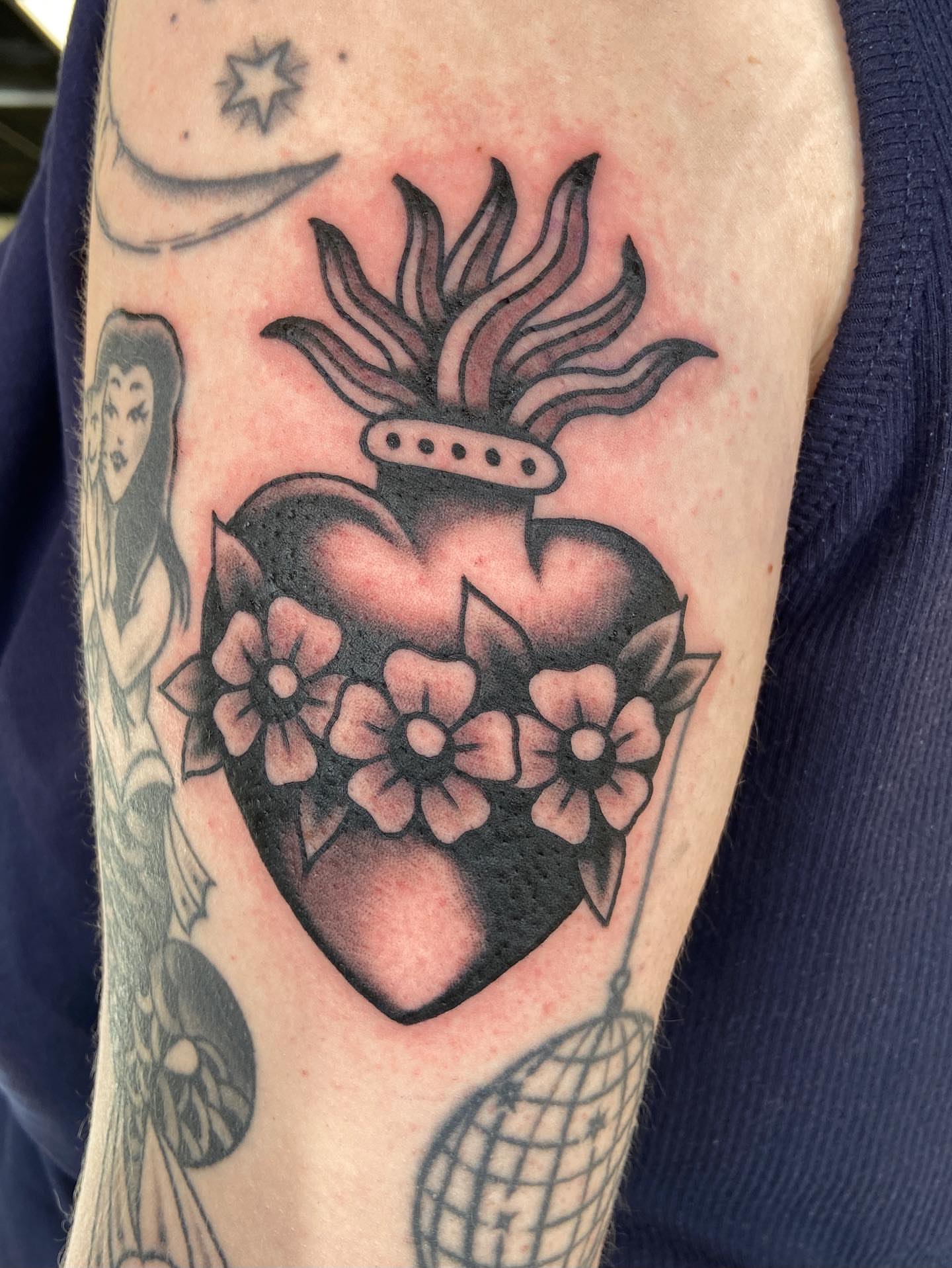 Heart with flowers American traditional tattoo on the forearm by Lucía