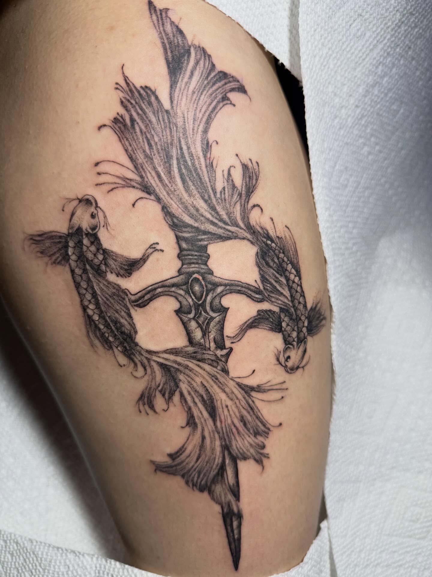 Koi fish black and grey tattoo on the thigh by amelia morse ⋆。°✩ mi tattoo artist