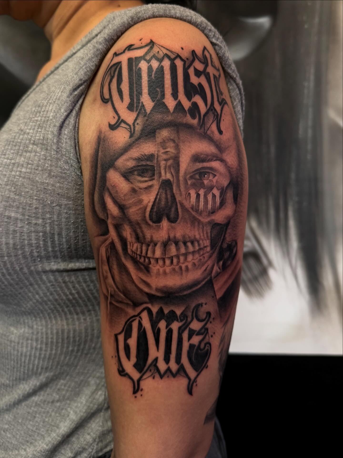 Human skull realism tattoo on the forearm by πΎππππππππ