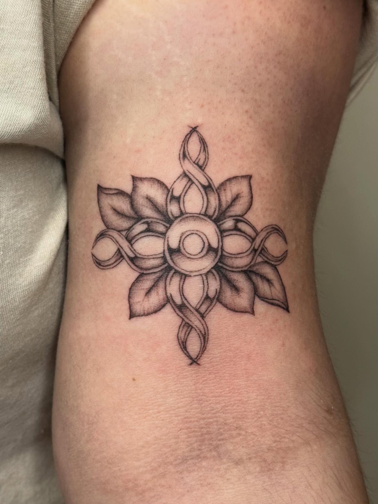 Tattoo by @mijita_tatz — black_and_grey