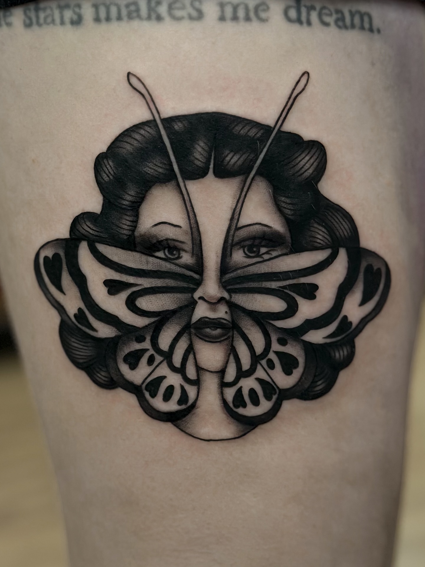 Tattoo by @victoriajaunes — black_and_grey, geometric