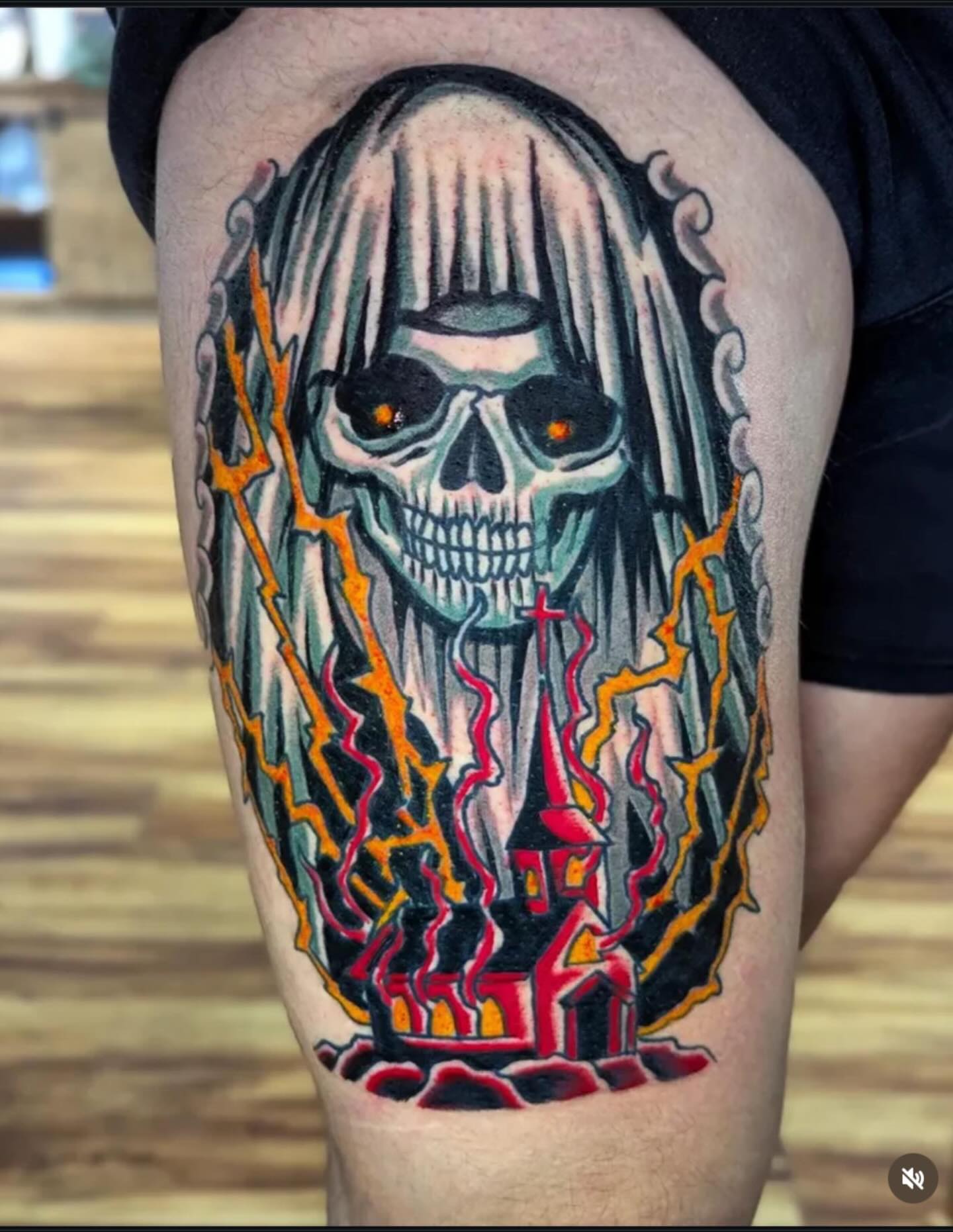 Skull with lightning American traditional tattoo on the thigh by Eric Ward