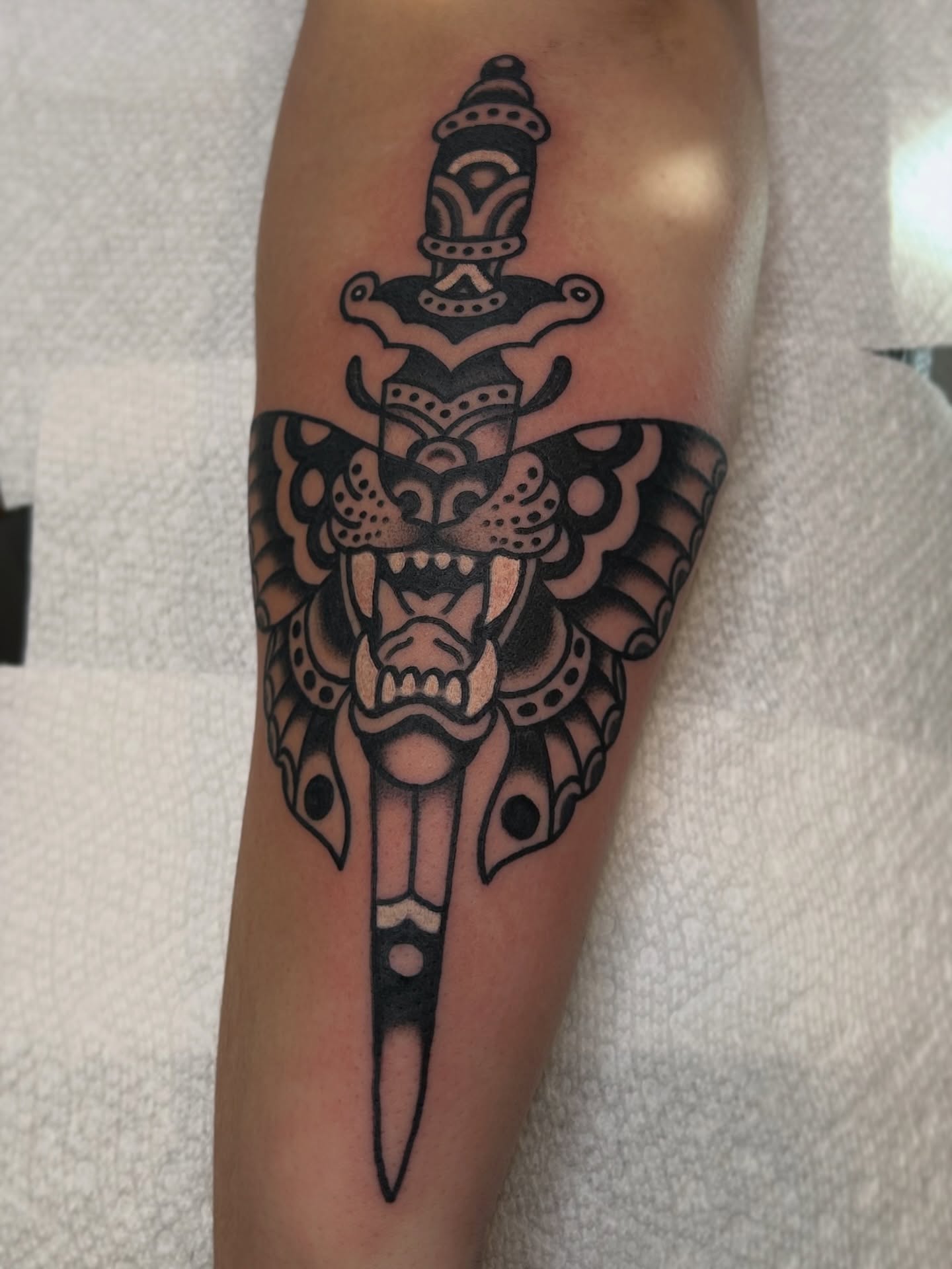Tattoo by @laurenalexandralux — black_and_grey, geometric