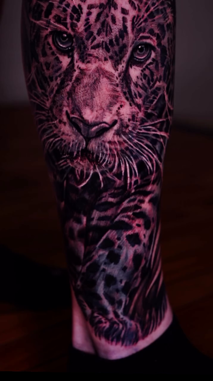 Leopard portrait realism tattoo by ๐๐๐