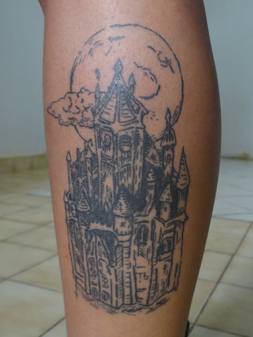 Tattoo by @yyiizzuuzz — illustrative