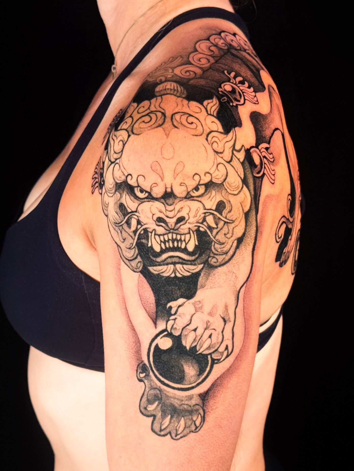 Lion japanese irezumi tattoo on the shoulder by Yasemin πΉπ·π¬π§ San Jose based tattoo artist