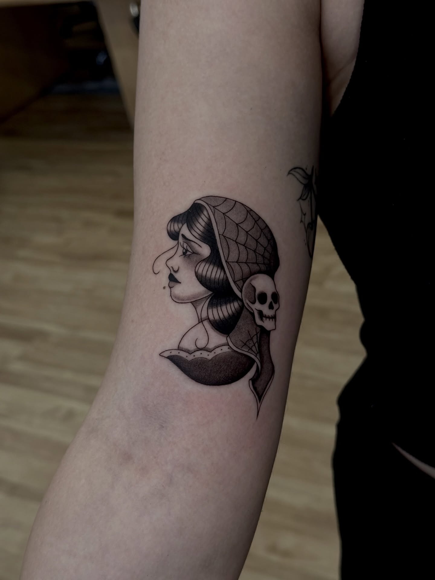 Tattoo by @mortatattoos β black_and_grey