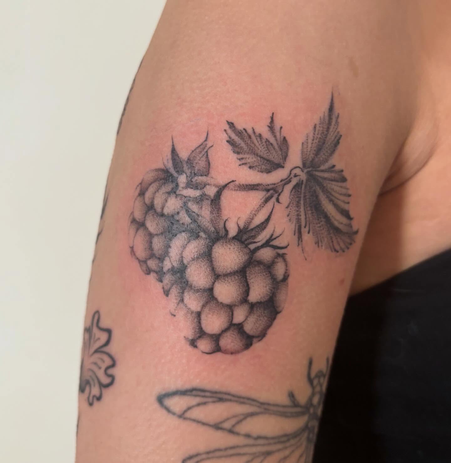 Tattoo by @polarizedbaby β black_and_grey