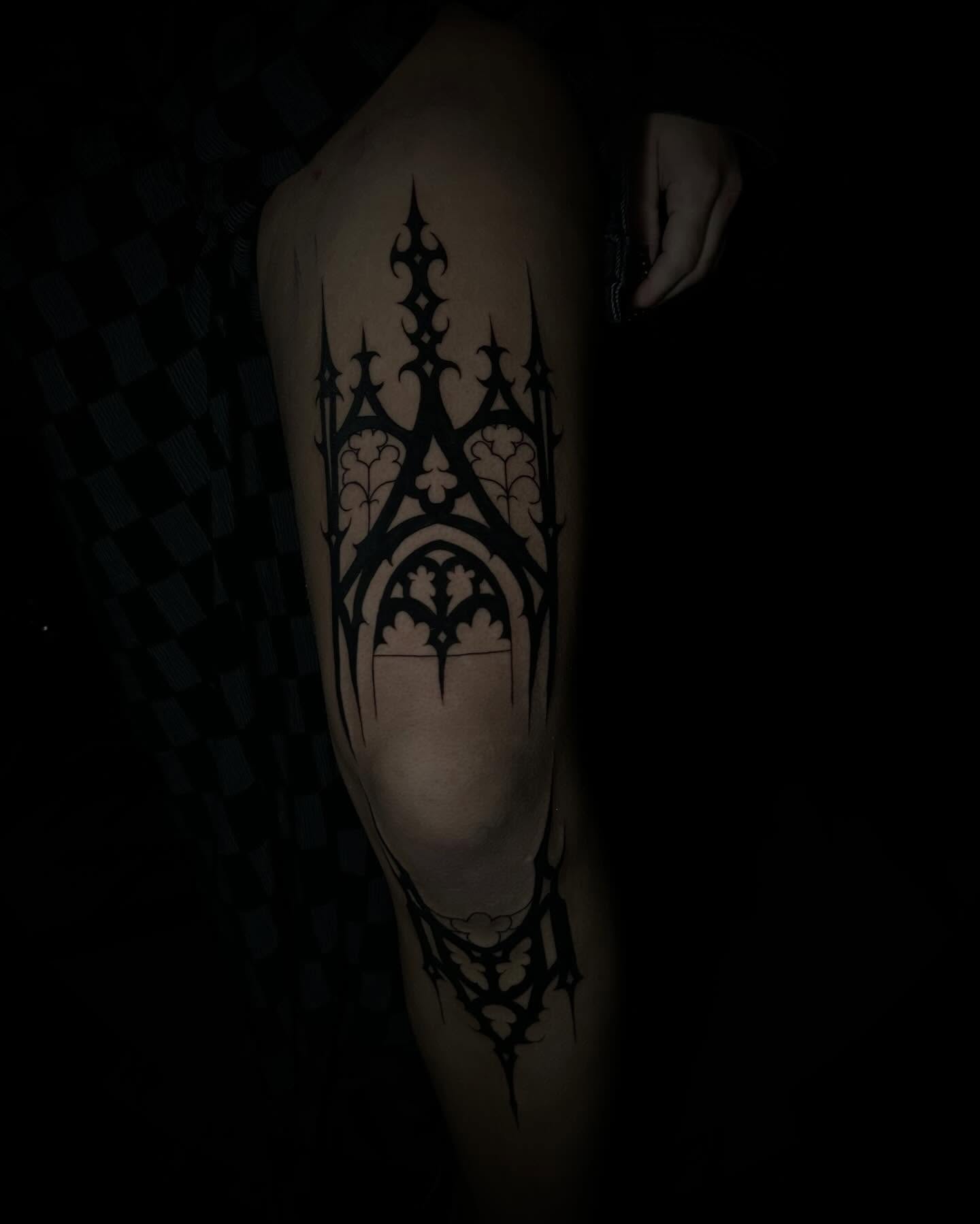 Gothic arch black and grey tattoo on the thigh by Heaven Arianna
